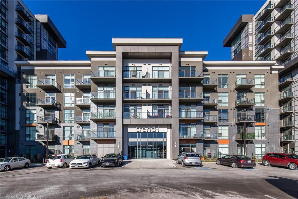 Front of Unit 702, 450 Dundas Street