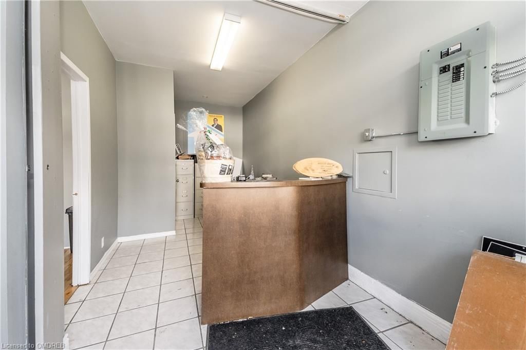 Photo 5 of 26 Queen Street E, Cambridge, Hillcrest/Forbes Park — HOMEH