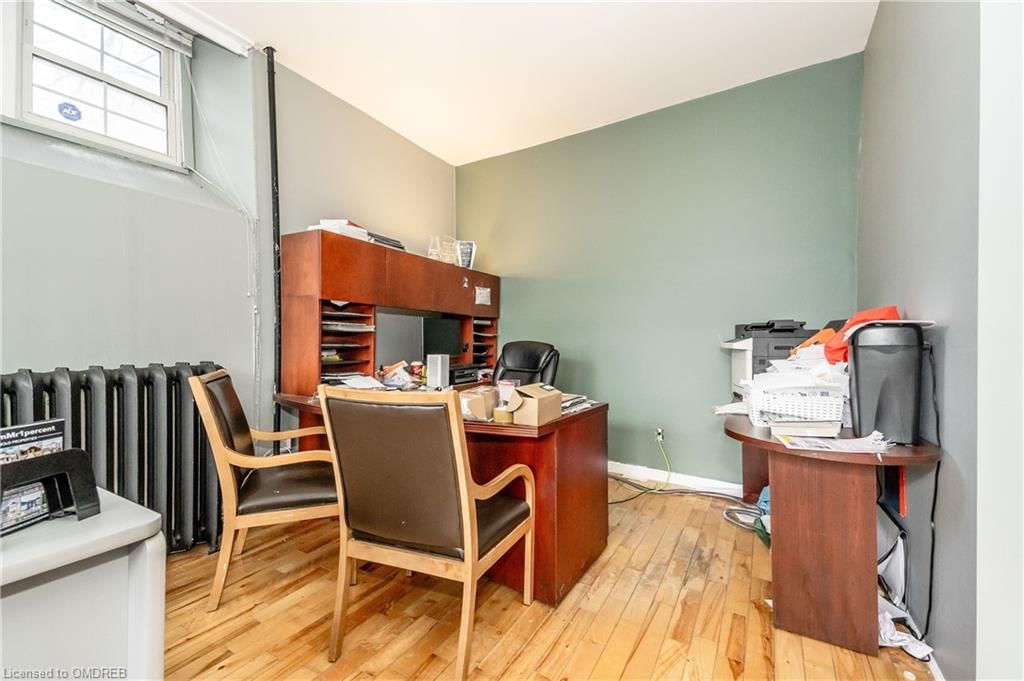 Photo 8 of 26 Queen Street E, Cambridge, Hillcrest/Forbes Park — HOMEH