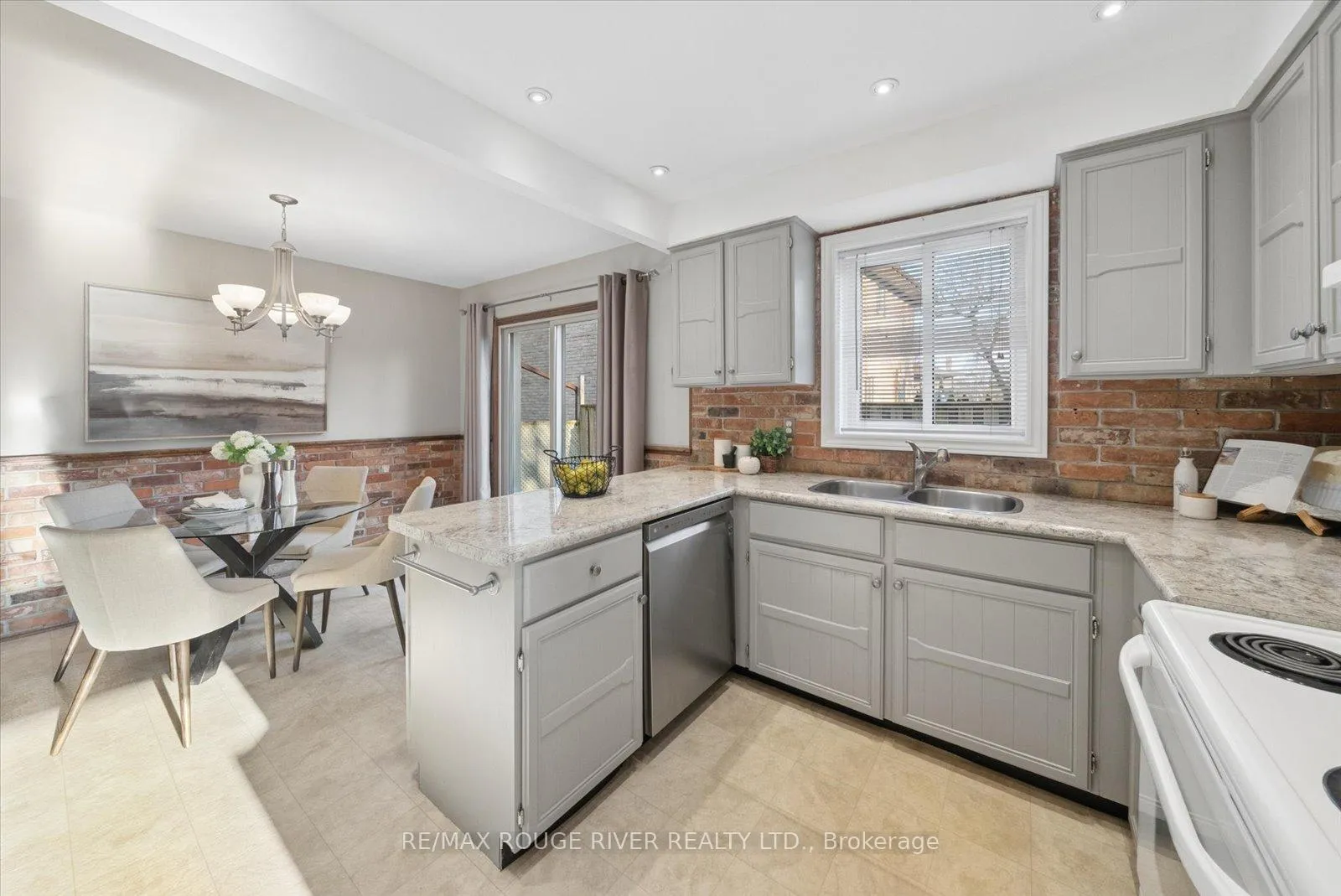 Photo 14 of 2 Worfolk Place, Whitby, Pringle Creek — HOMEH
