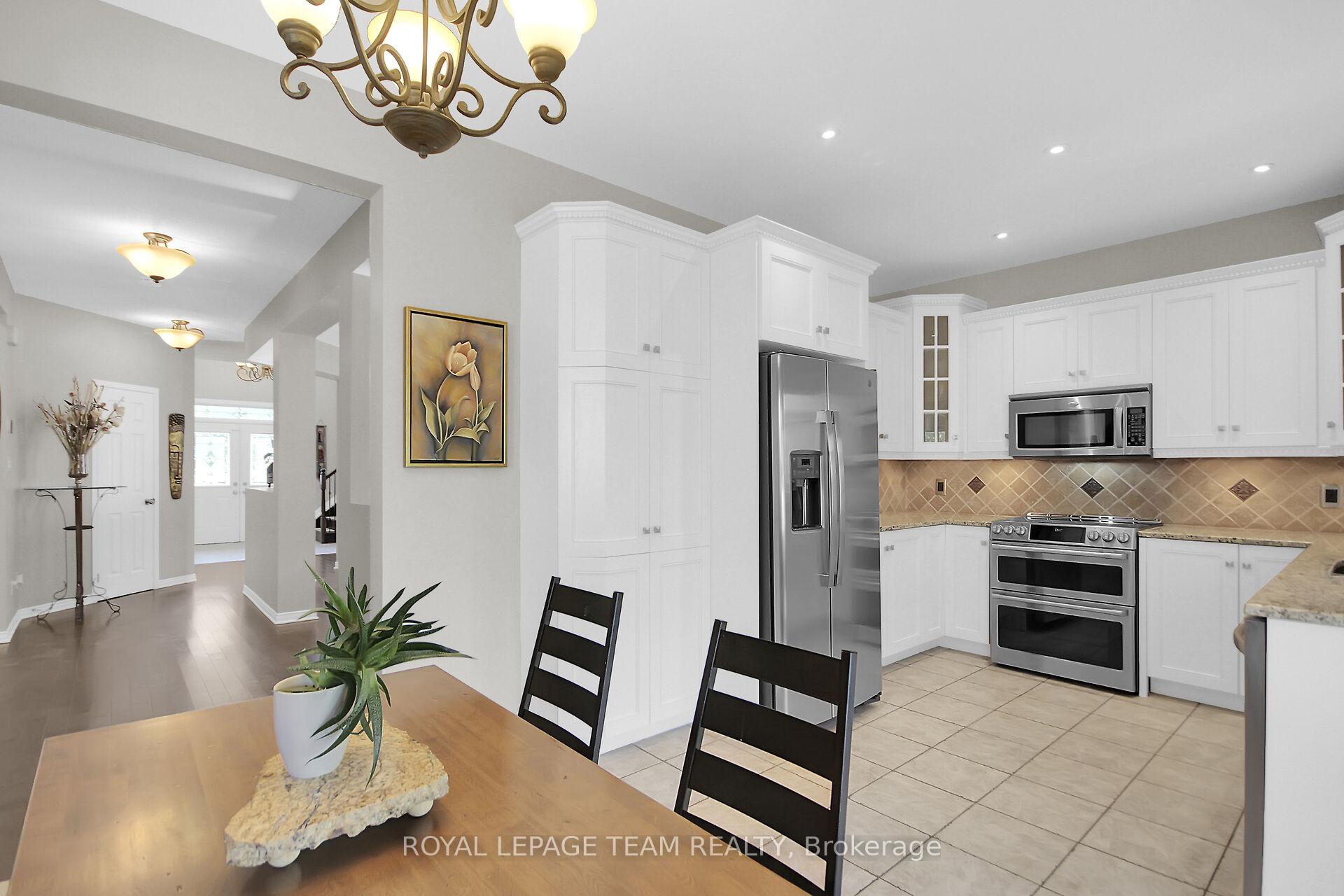 Photo 13 of 936 Rossburn Crescent, Ottawa, Barrhaven - Stonebridge — HOMEH