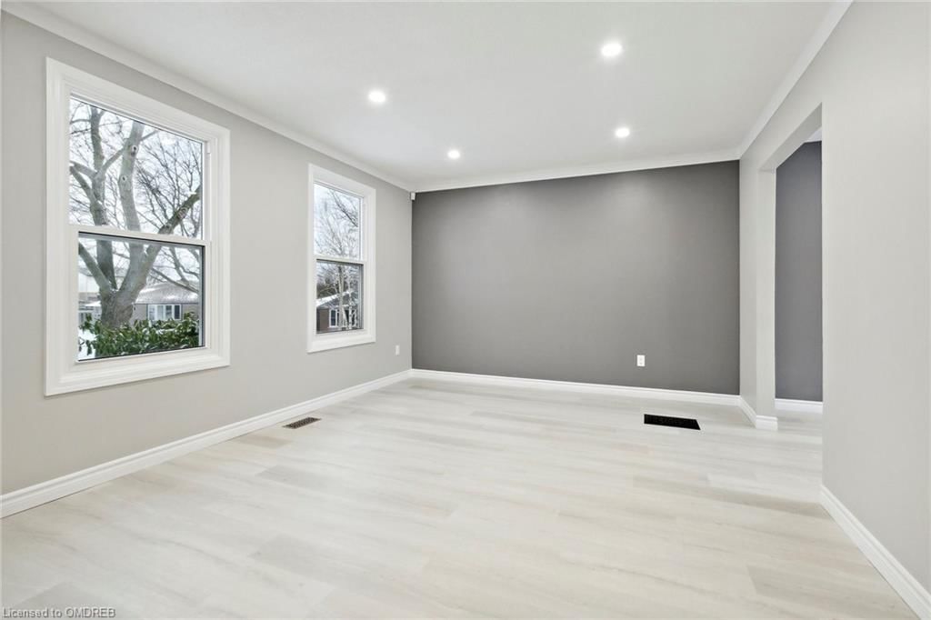 Photo 3 of 33 Upton Cres Crescent, Guelph, Grange Road — HOMEH