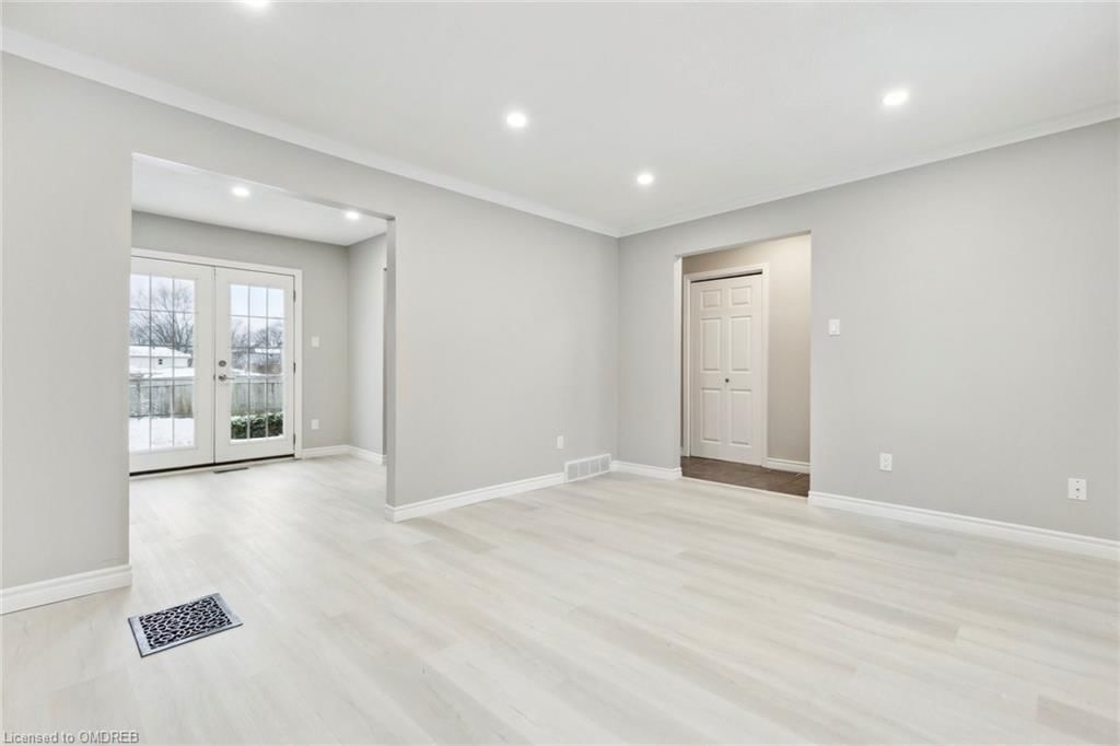 Photo 5 of 33 Upton Cres Crescent, Guelph, Grange Road — HOMEH