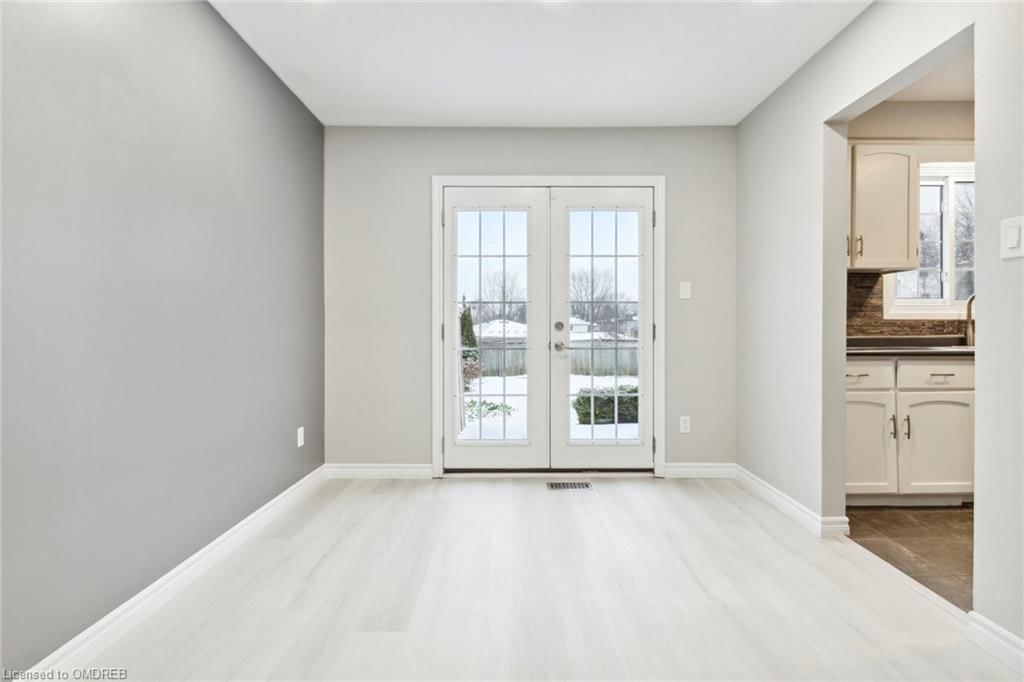 Photo 6 of 33 Upton Cres Crescent, Guelph, Grange Road — HOMEH