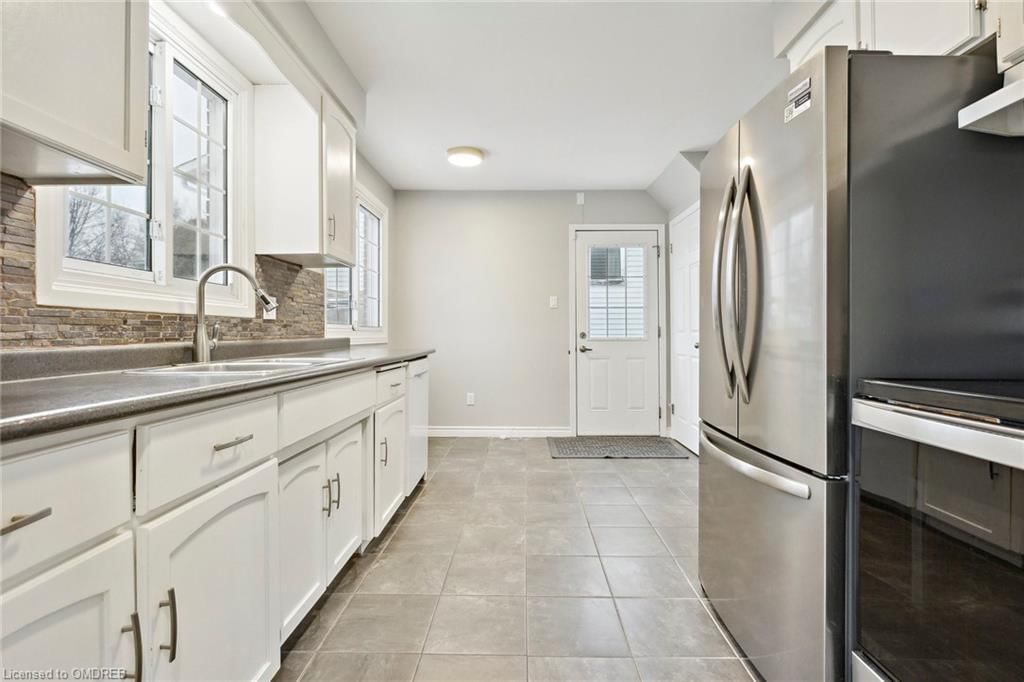 Photo 7 of 33 Upton Cres Crescent, Guelph, Grange Road — HOMEH