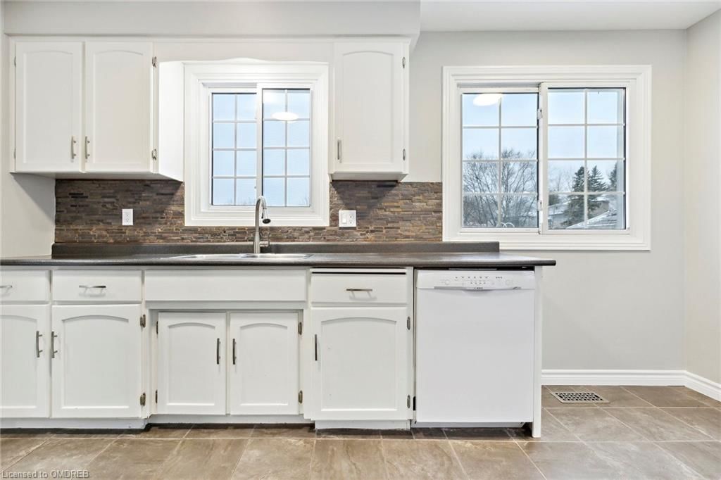 Photo 8 of 33 Upton Cres Crescent, Guelph, Grange Road — HOMEH