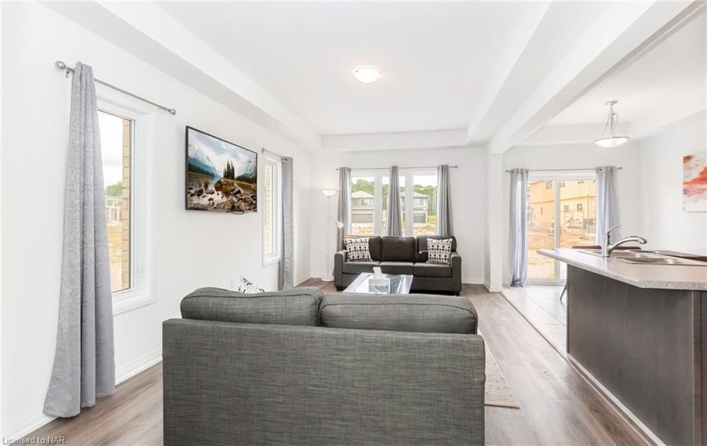Photo 10 of 106 Acacia Road, Pelham, Fonthill — HOMEH