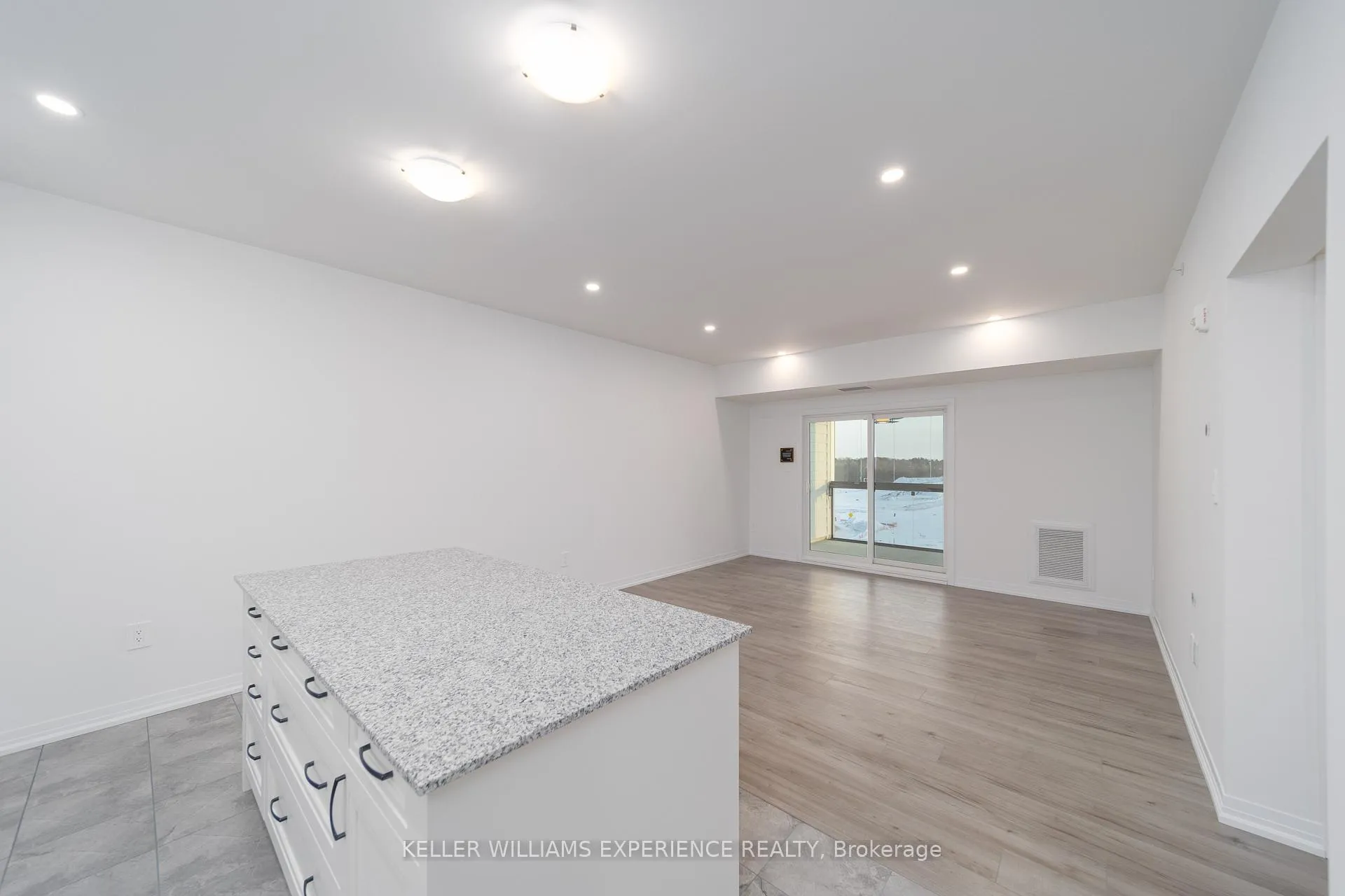 Photo 4 of Unit 408, 15 Kneeshaw Drive, Barrie, Rural Barrie Southeast — HOMEH