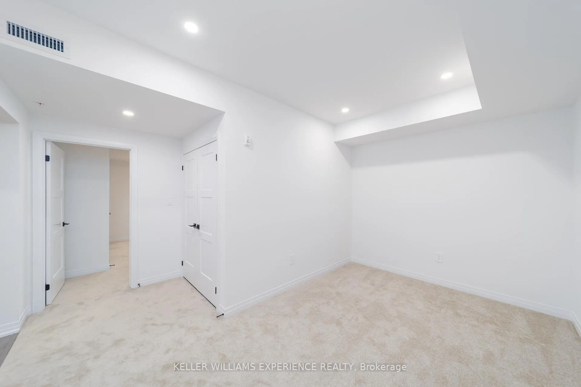 Photo 13 of Unit 408, 15 Kneeshaw Drive, Barrie, Rural Barrie Southeast — HOMEH