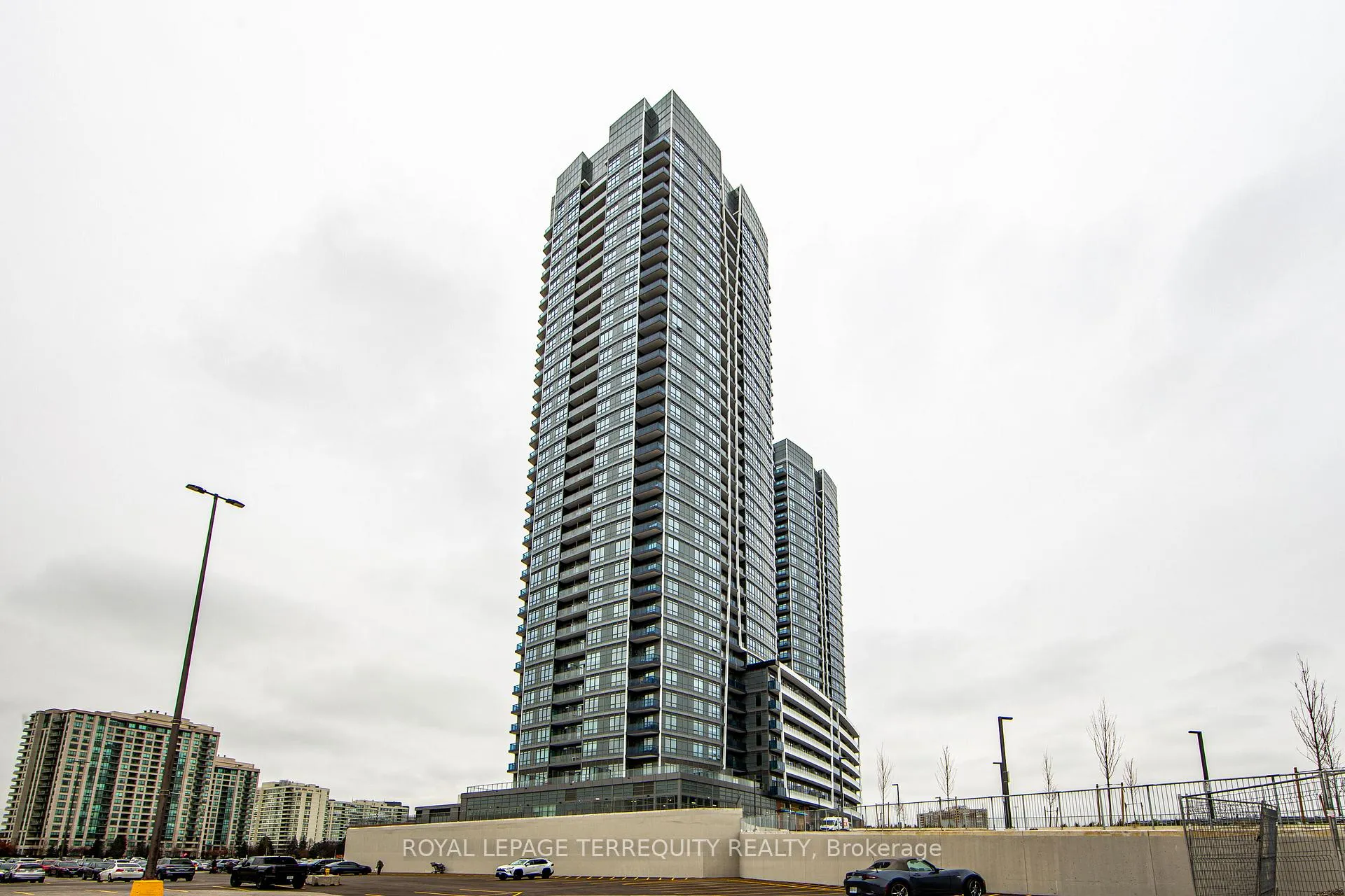 Photo 1 of Unit 303A, 30 Upper Mall Way, Vaughan, Brownridge — HOMEH