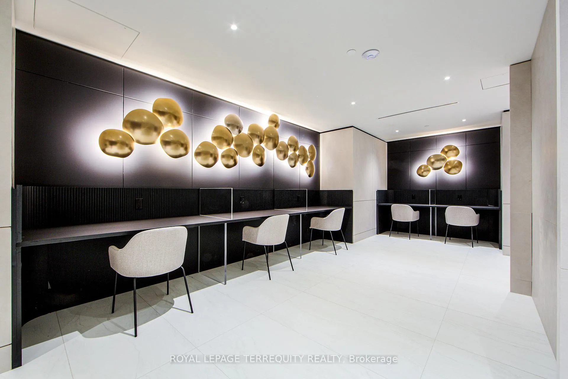 Photo 5 of Unit 303A, 30 Upper Mall Way, Vaughan, Brownridge — HOMEH