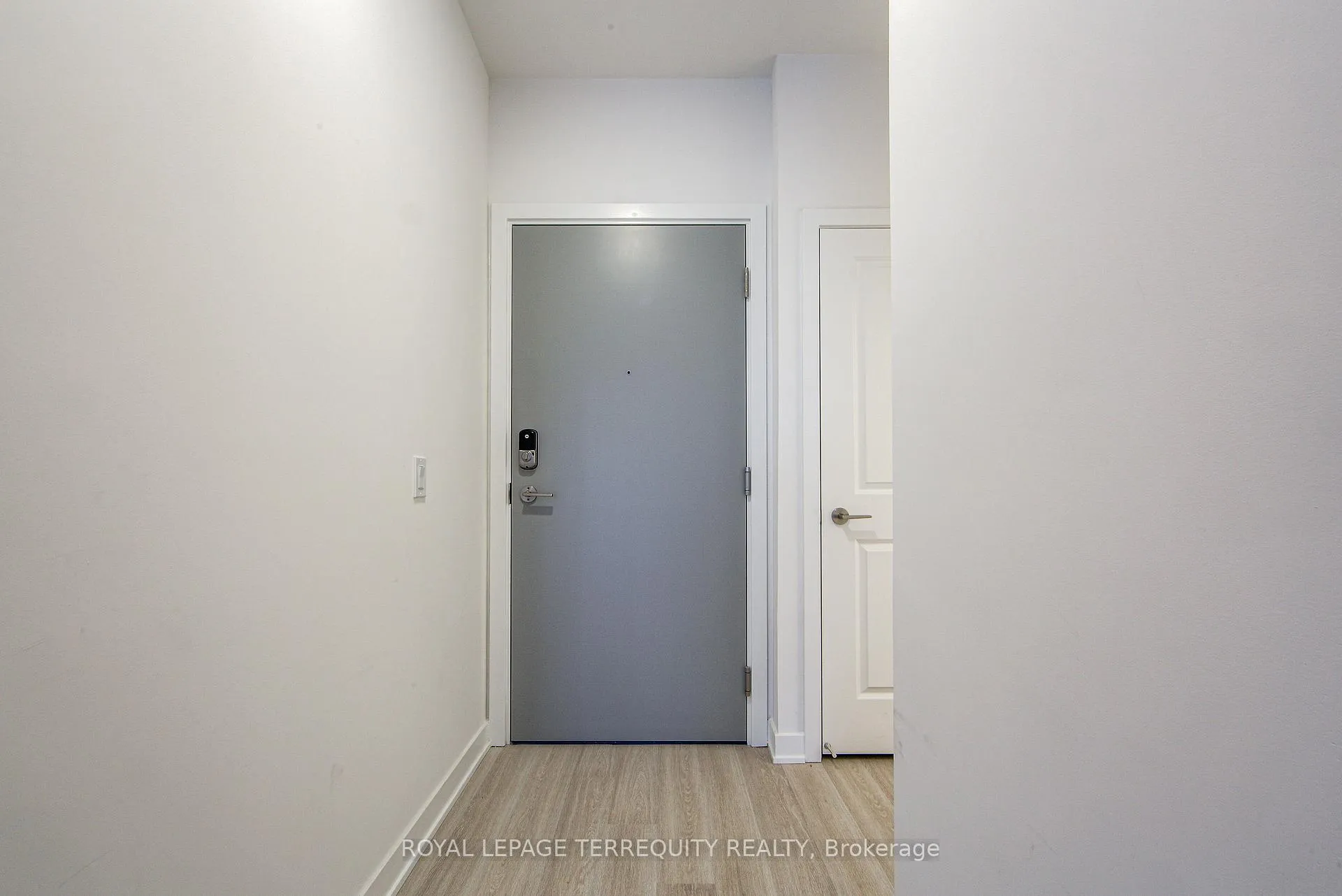 Photo 7 of Unit 303A, 30 Upper Mall Way, Vaughan, Brownridge — HOMEH