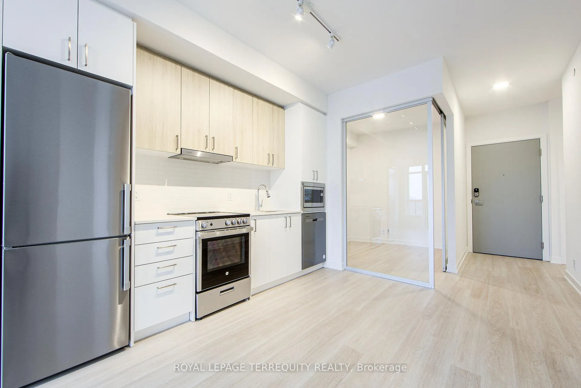 Photo 10 of Unit 303A, 30 Upper Mall Way, Vaughan, Brownridge — HOMEH