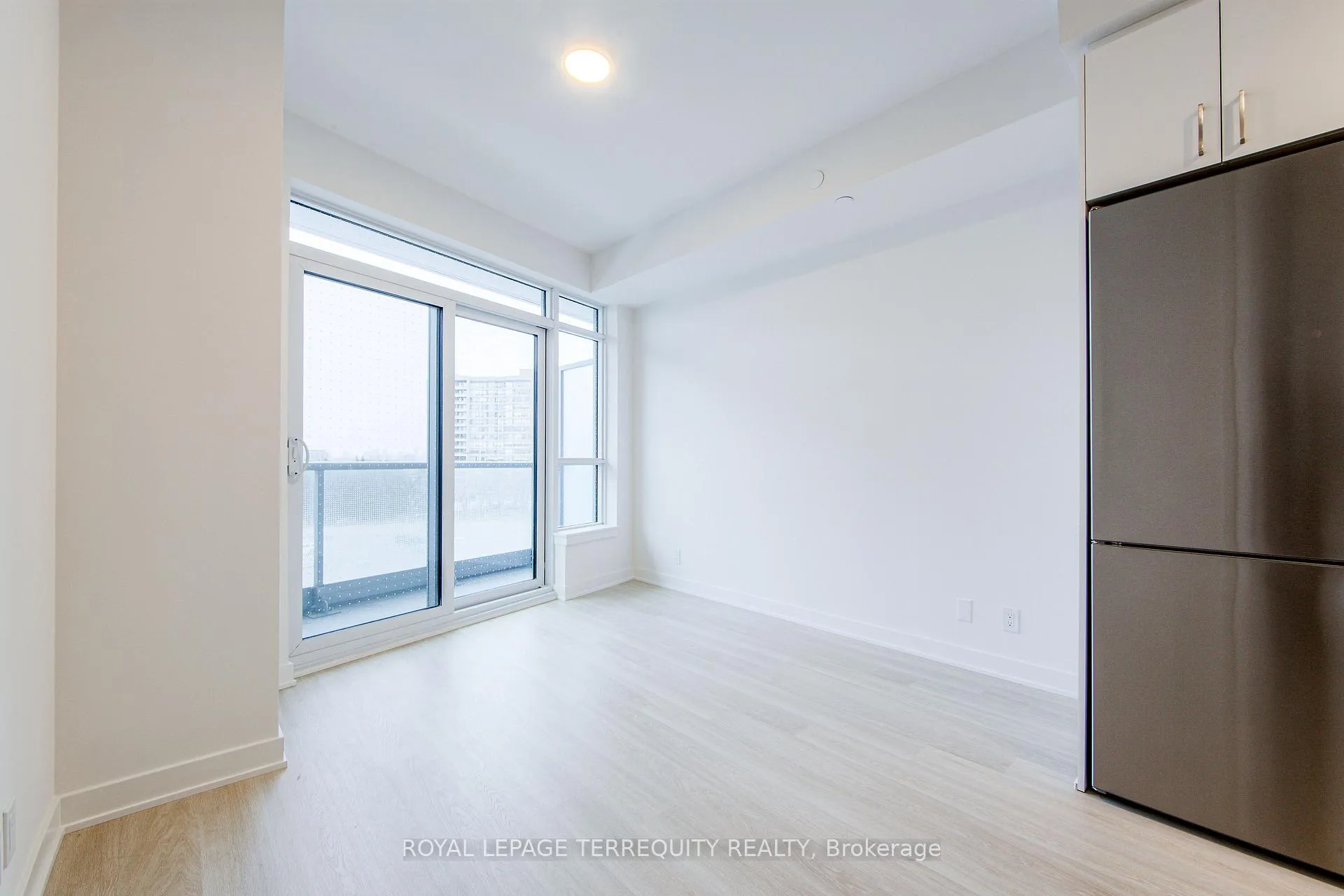 Photo 11 of Unit 303A, 30 Upper Mall Way, Vaughan, Brownridge — HOMEH