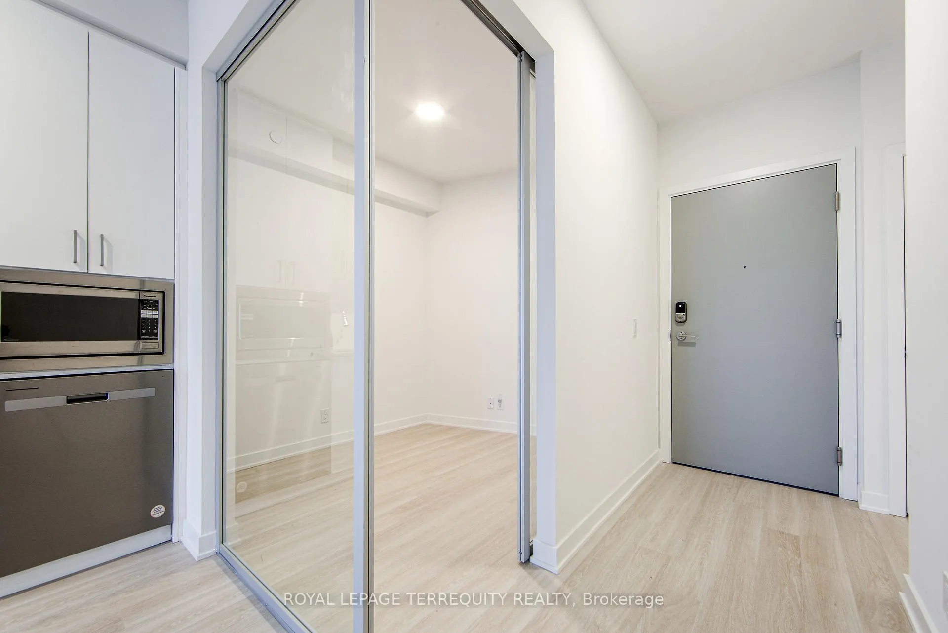 Photo 15 of Unit 303A, 30 Upper Mall Way, Vaughan, Brownridge — HOMEH