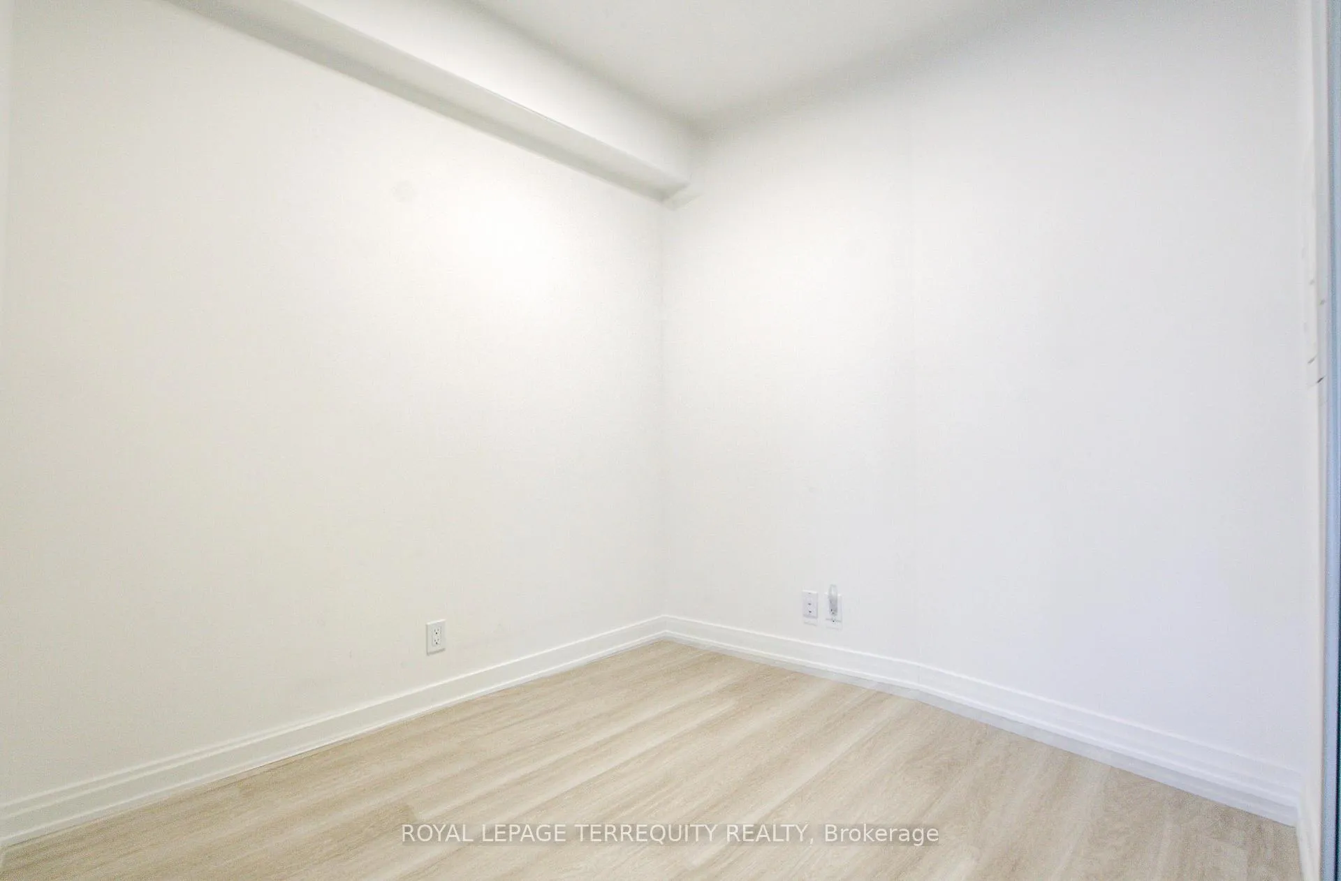 Photo 16 of Unit 303A, 30 Upper Mall Way, Vaughan, Brownridge — HOMEH