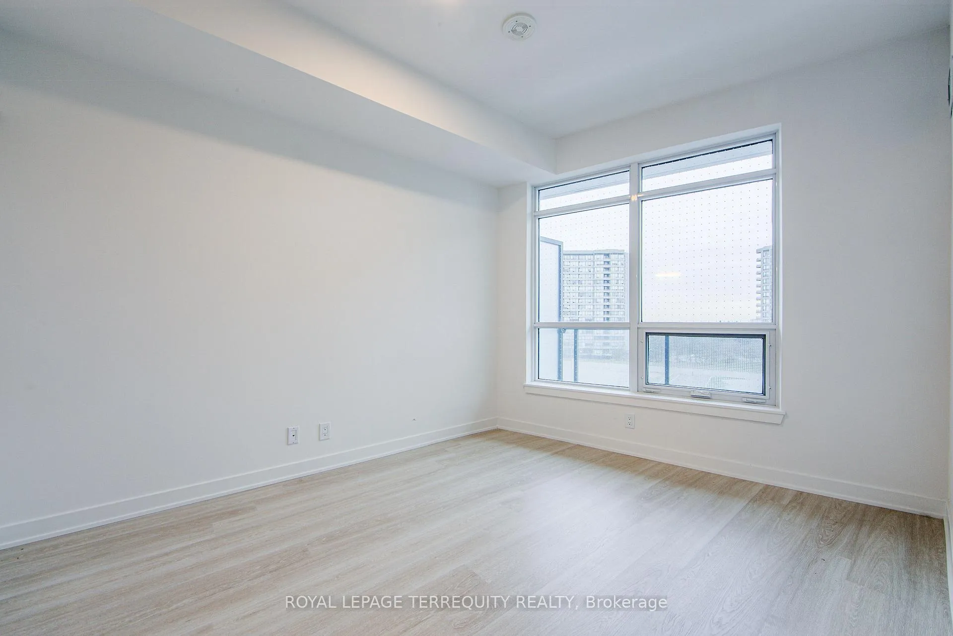 Photo 17 of Unit 303A, 30 Upper Mall Way, Vaughan, Brownridge — HOMEH