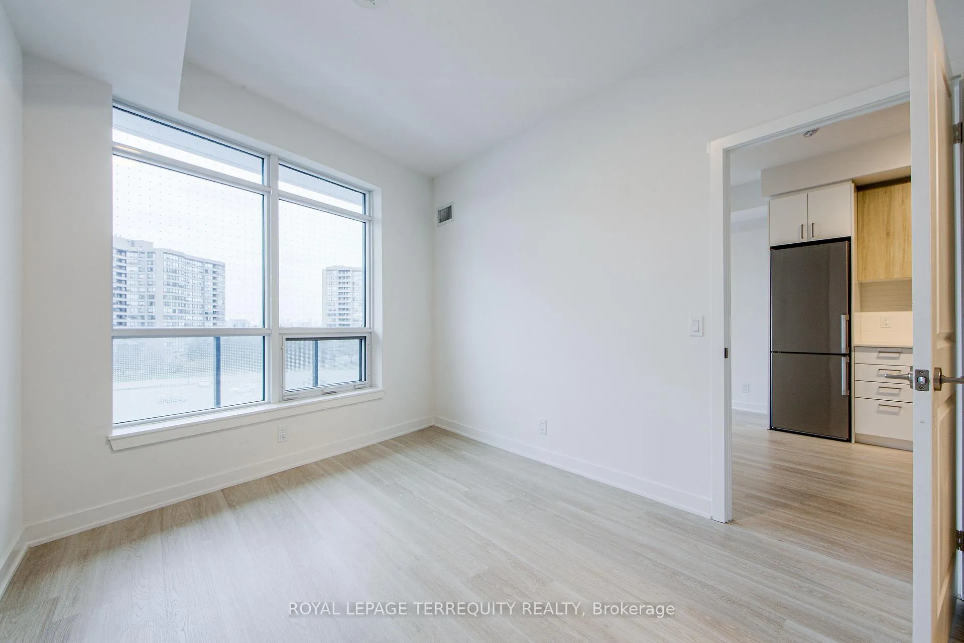 Photo 18 of Unit 303A, 30 Upper Mall Way, Vaughan, Brownridge — HOMEH