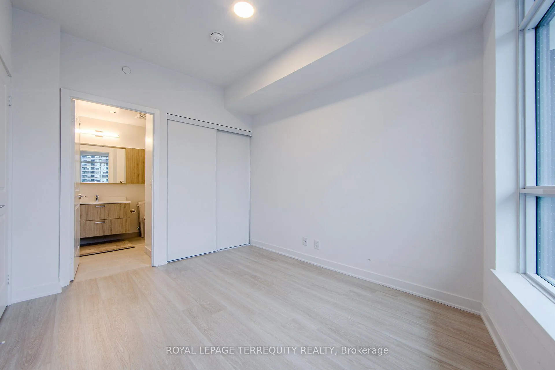 Photo 19 of Unit 303A, 30 Upper Mall Way, Vaughan, Brownridge — HOMEH
