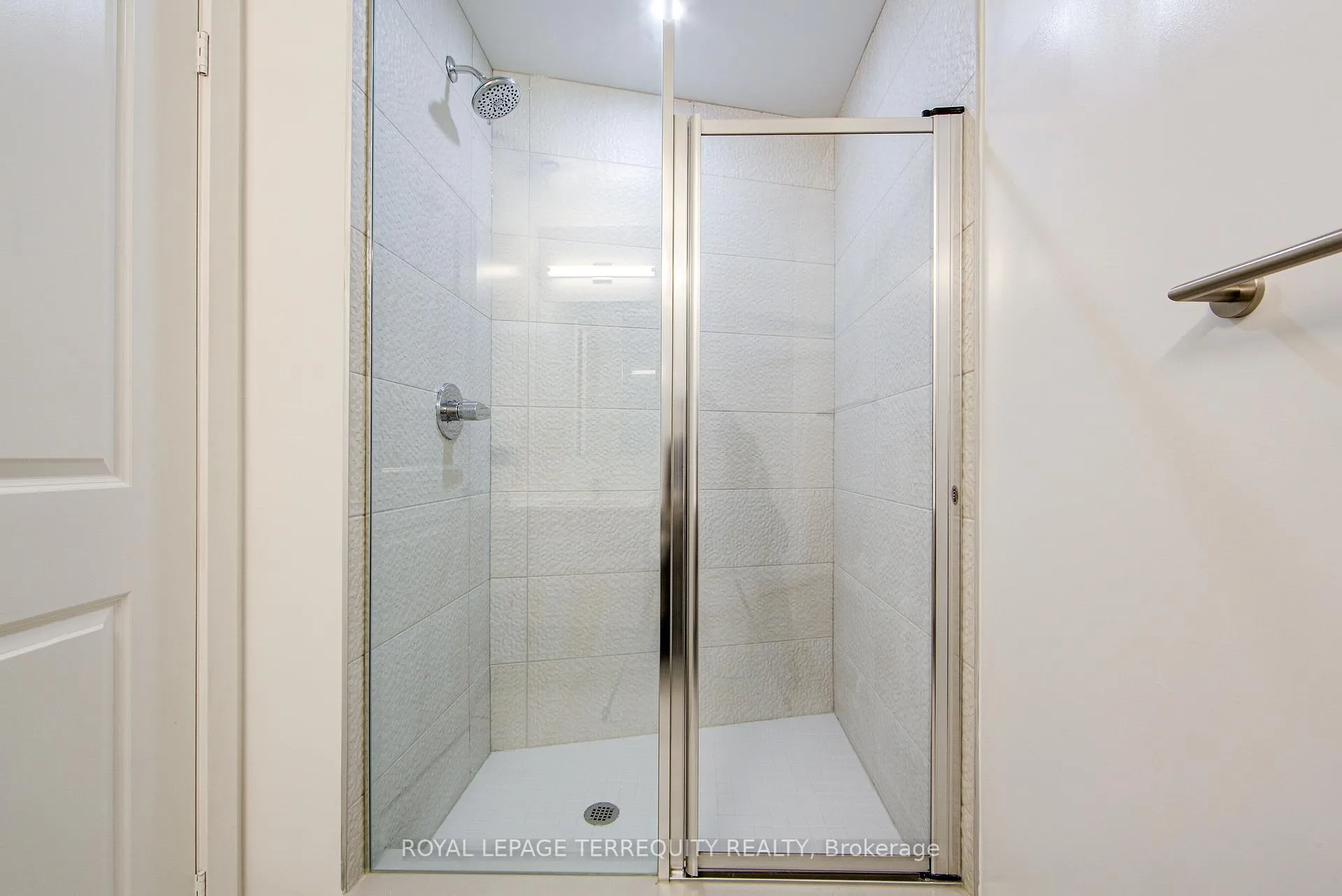 Photo 22 of Unit 303A, 30 Upper Mall Way, Vaughan, Brownridge — HOMEH