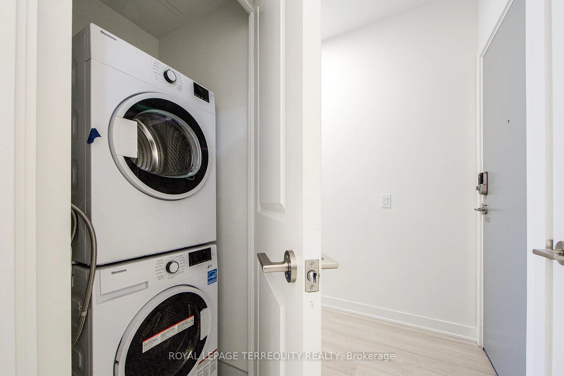 Photo 23 of Unit 303A, 30 Upper Mall Way, Vaughan, Brownridge — HOMEH