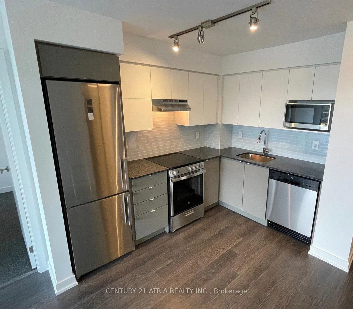 Photo 4 of Unit 1102, 120 Varna Drive W, Toronto, Englemount-Lawrence — HOMEH
