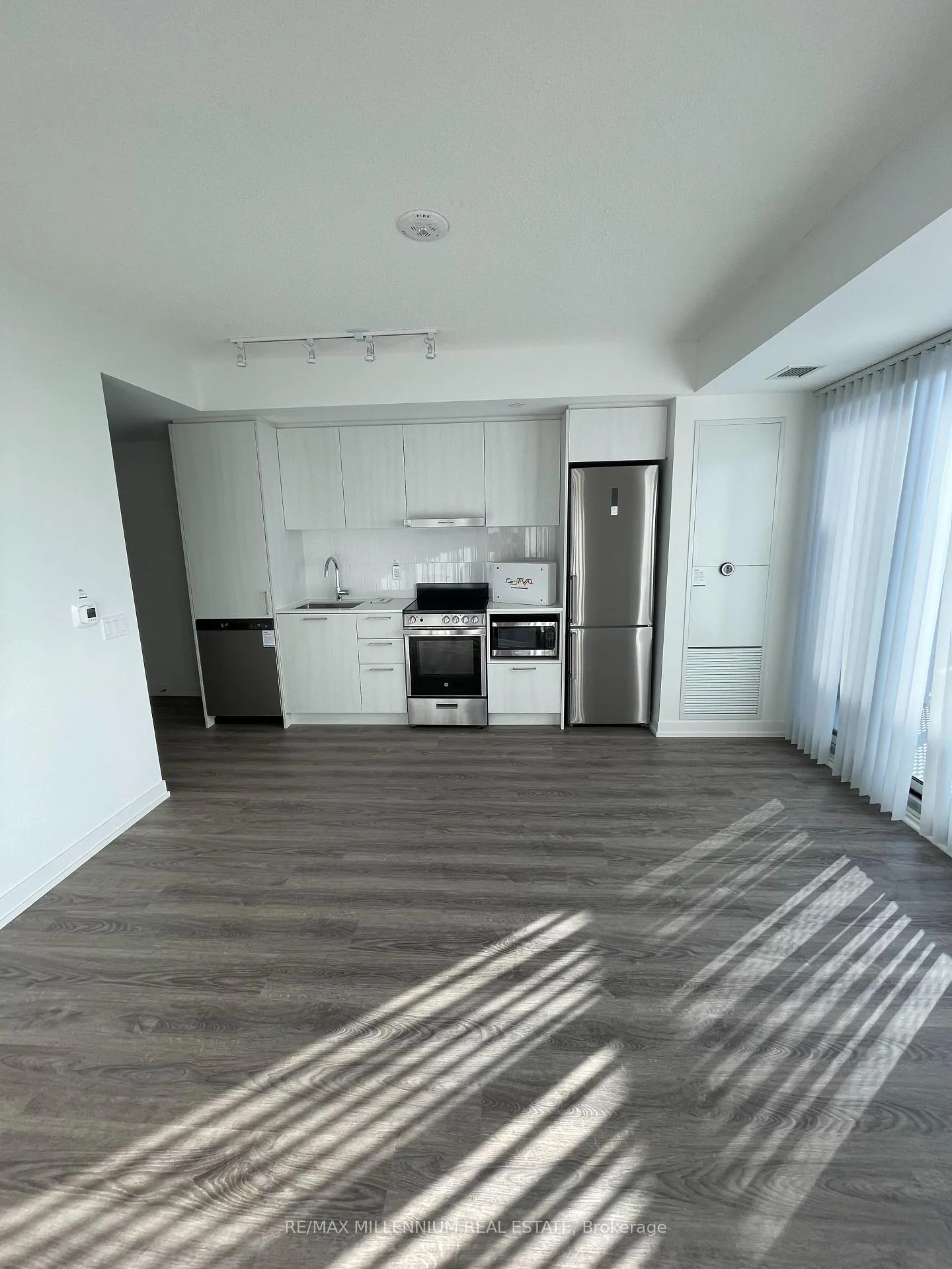 Photo 5 of Unit 911, 195 Commerce Street, Vaughan, Vaughan Corporate Centre — HOMEH