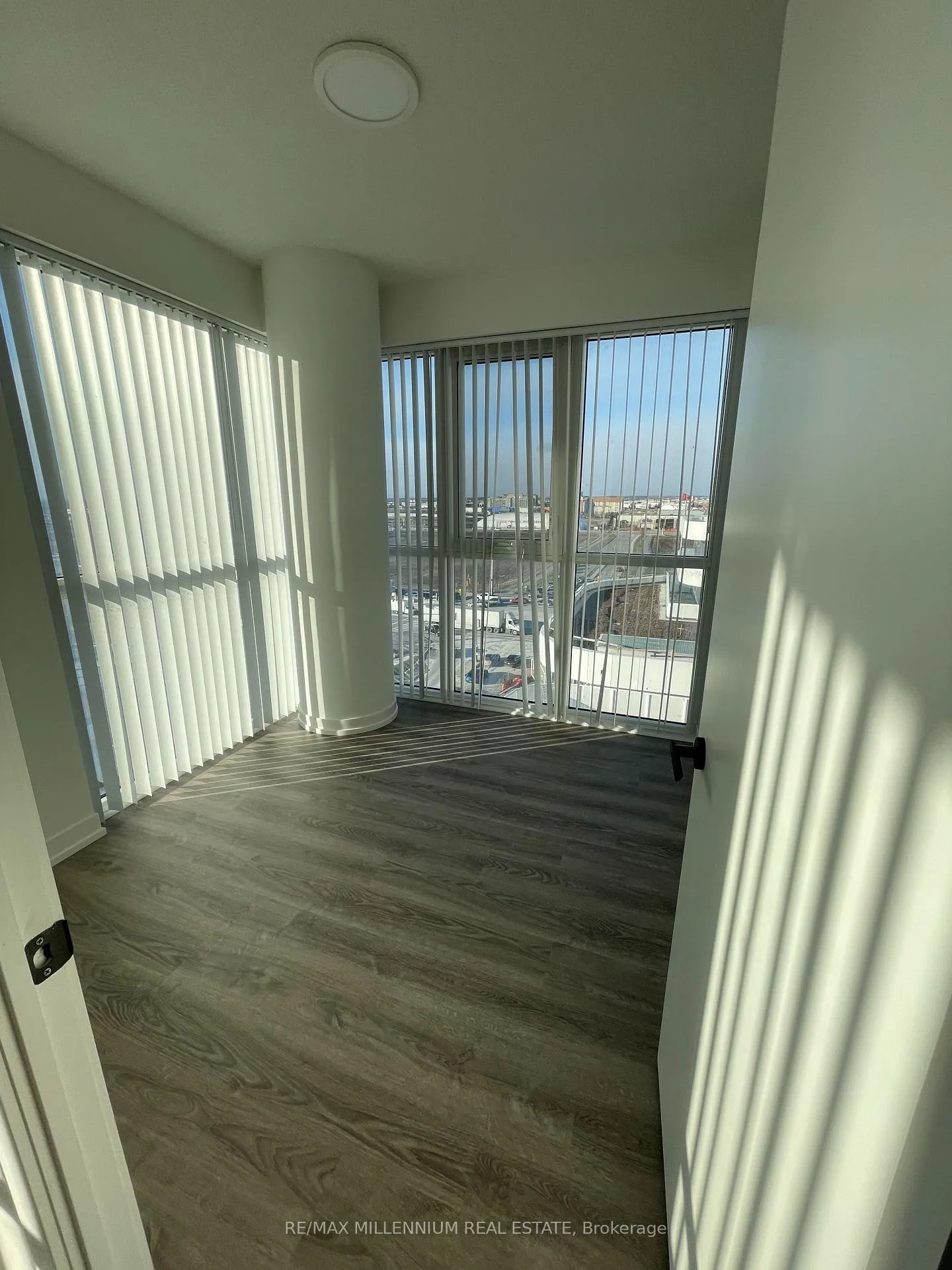 Photo 6 of Unit 911, 195 Commerce Street, Vaughan, Vaughan Corporate Centre — HOMEH