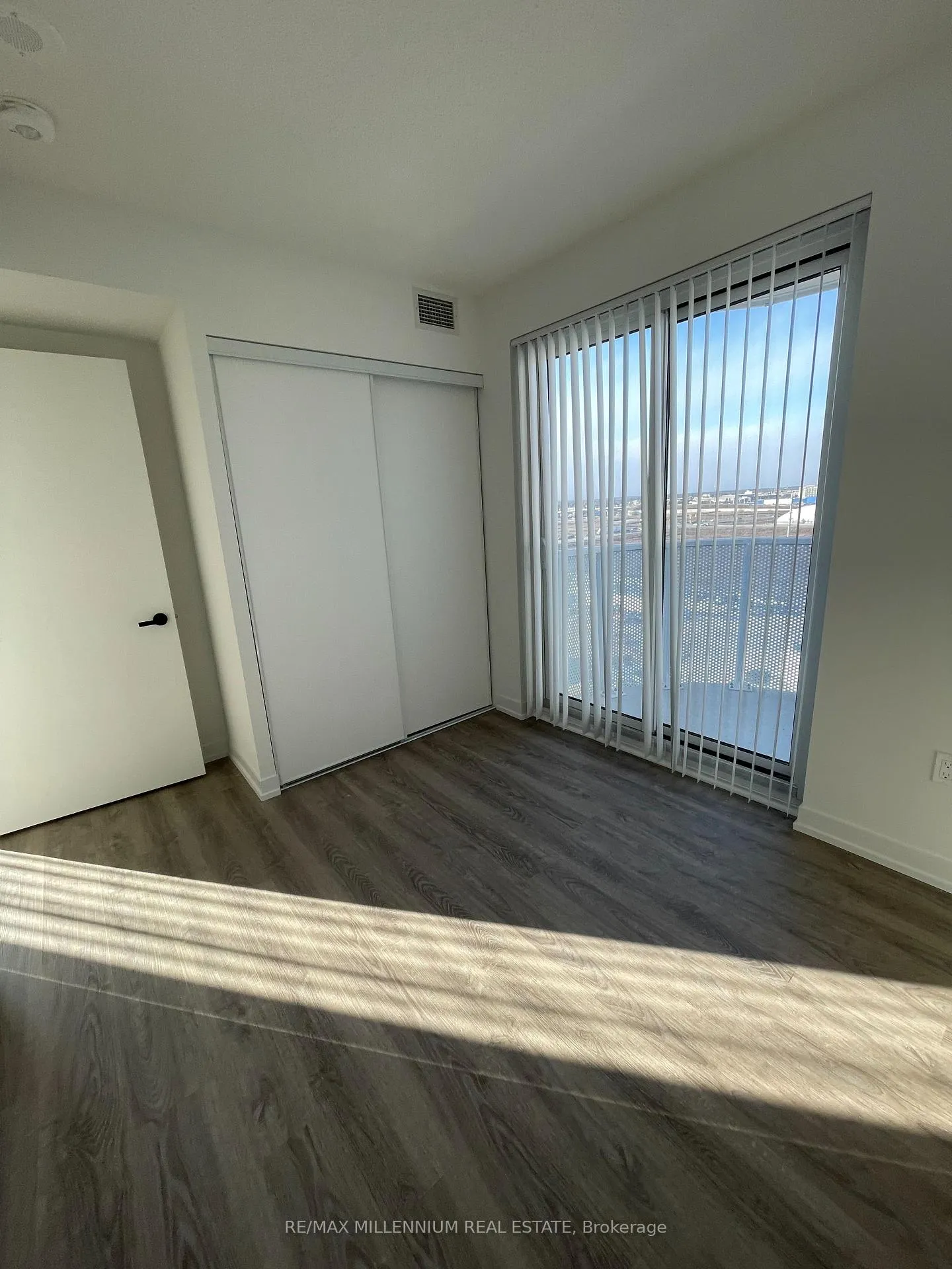 Photo 8 of Unit 911, 195 Commerce Street, Vaughan, Vaughan Corporate Centre — HOMEH