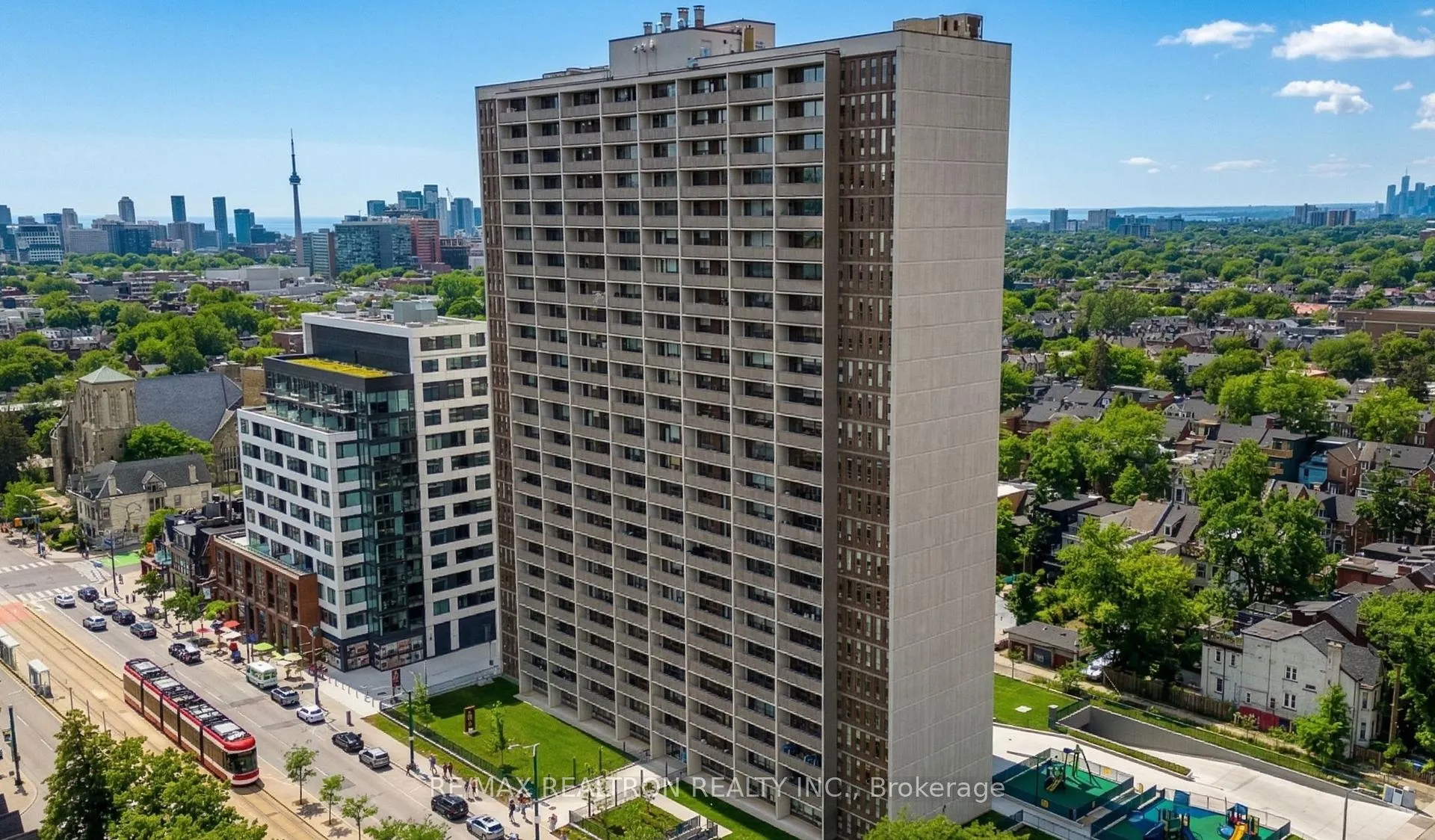 Front of Unit 1512, 666 Spadina Ave