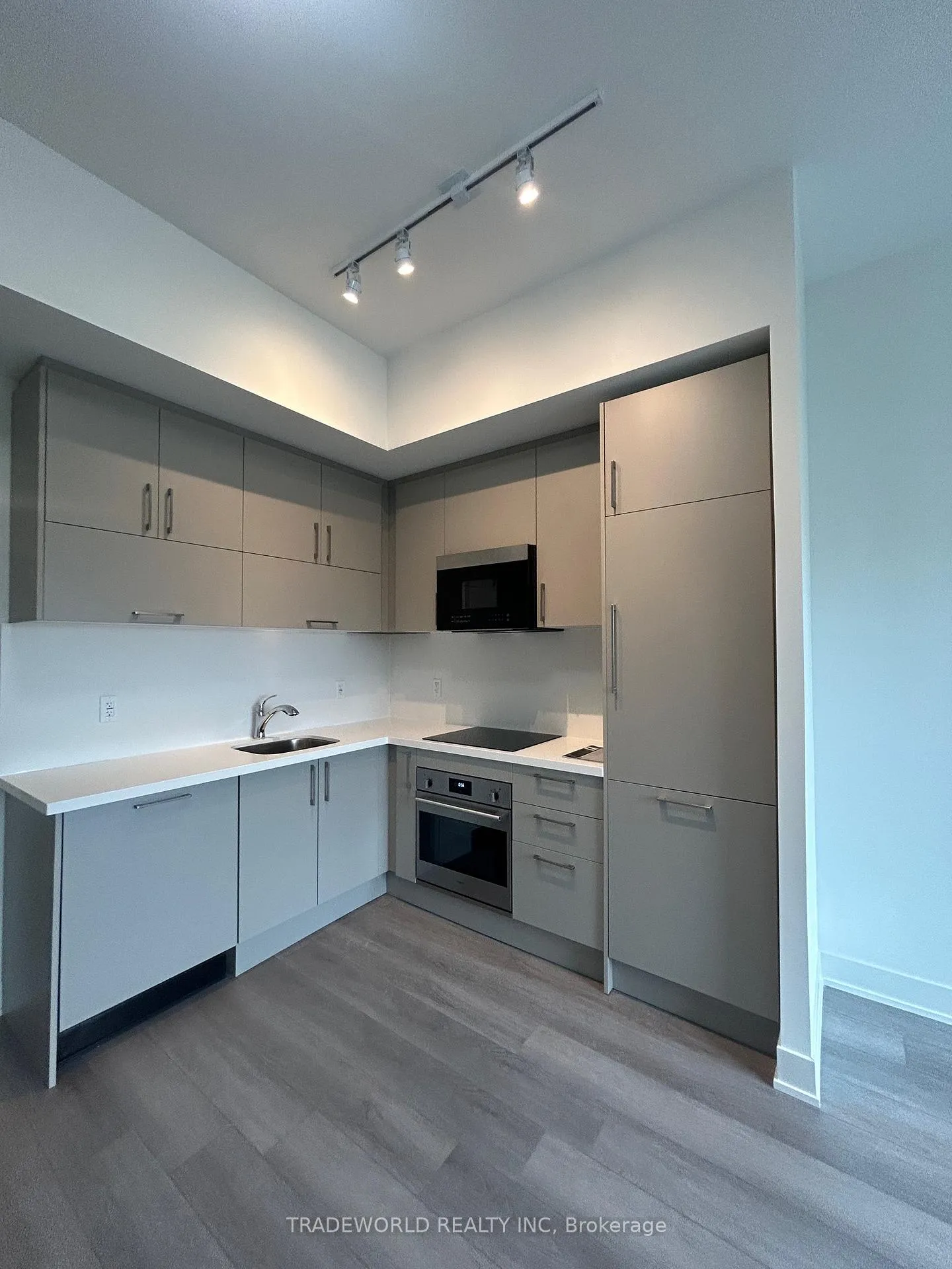 Photo 5 of Unit 609, 56 Andre De Grasse Street, Markham, Unionville — HOMEH