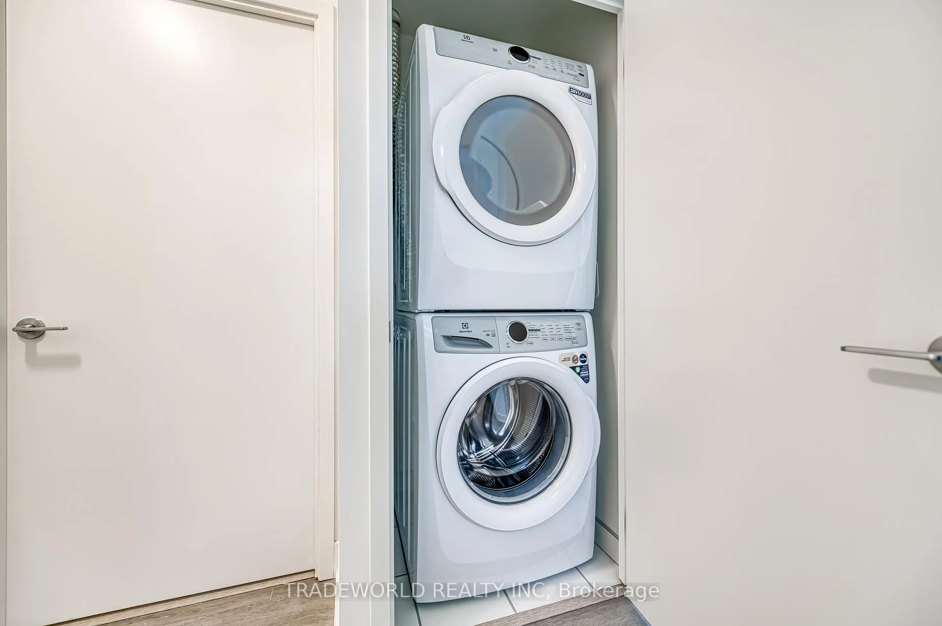 Photo 13 of Unit 609, 56 Andre De Grasse Street, Markham, Unionville — HOMEH