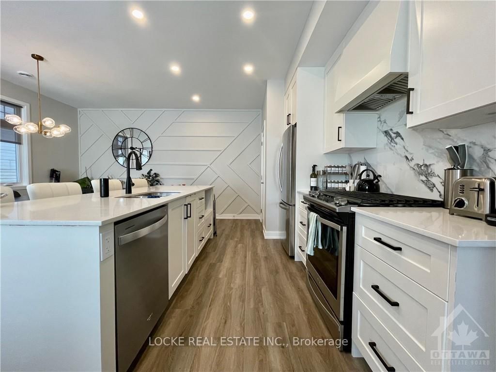 Photo 3 of Unit a, 681 EDISON Ave, Ottawa, Laurentianview — HOMEH