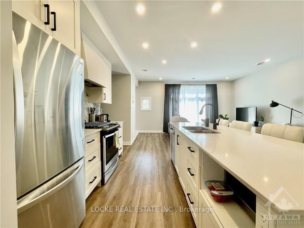 Photo 4 of Unit a, 681 EDISON Ave, Ottawa, Laurentianview — HOMEH