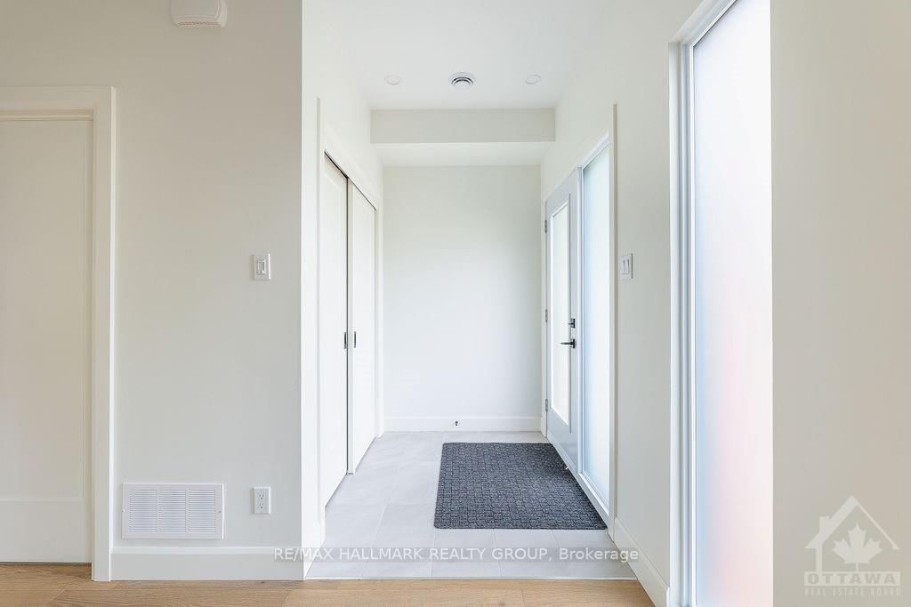 Photo 2 of Unit d, 845 WOODROFFE Ave, Ottawa, McKellar Heights/Glabar Park — HOMEH