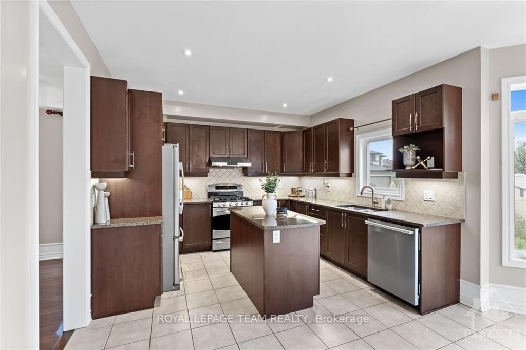 Photo 10 of 356 BALLINVILLE Circ, Ottawa, Riverside South/Gloucester Glen — HOMEH