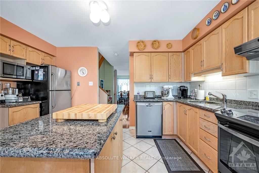 Photo 4 of 5 PROVENDER Ave, Ottawa, CFB Rockcliffe and Area — HOMEH