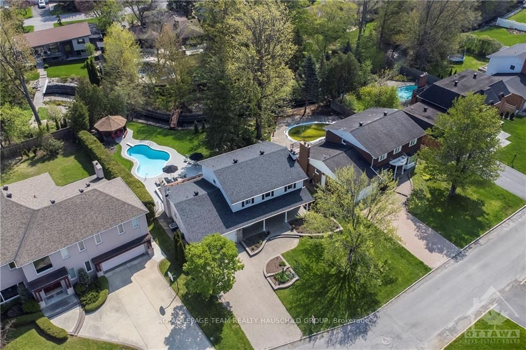 Photo 1 of 17 CHINOOK Cres, Ottawa, Bruce Farm/Graham Park/Qualicum/Bellands — HOMEH