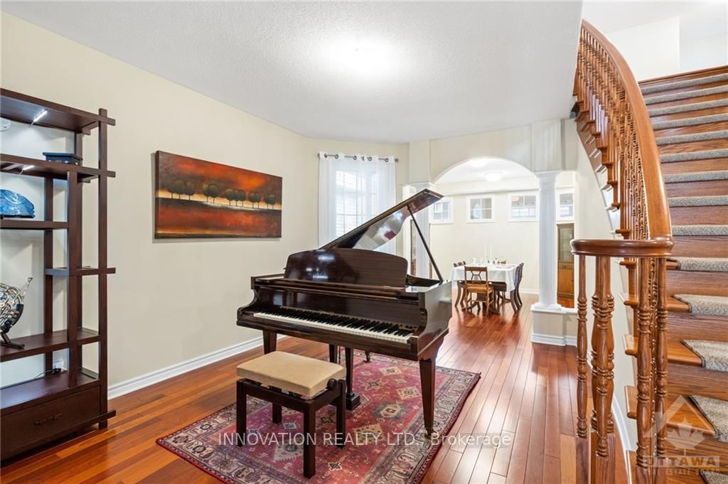 Photo 4 of 716 WILLOWMERE Way, Ottawa, Blossom Park/Kemp Park/Findlay Creek — HOMEH