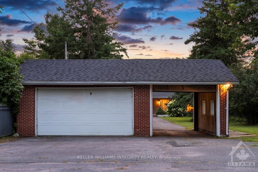 Photo 3 of 9 HASTINGS St, Ottawa, Crystal Bay/Rocky Point — HOMEH