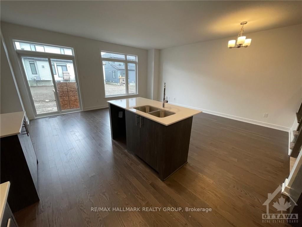 Photo 3 of 92 NETTLE Cres, Ottawa, Leitrim — HOMEH