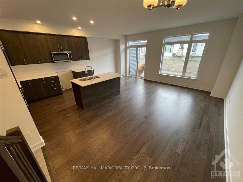 Photo 4 of 92 NETTLE Cres, Ottawa, Leitrim — HOMEH