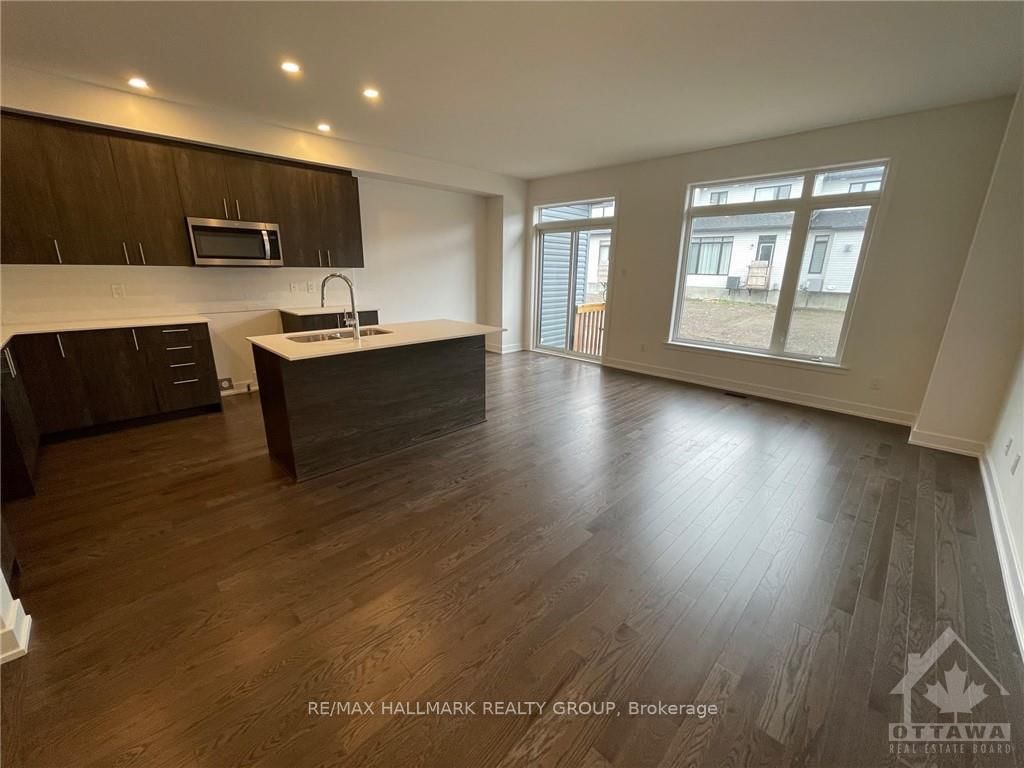 Photo 5 of 92 NETTLE Cres, Ottawa, Leitrim — HOMEH