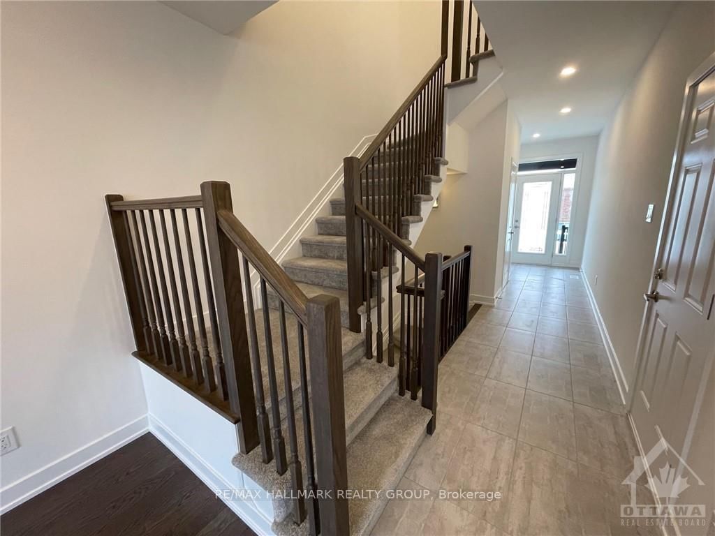 Photo 8 of 92 NETTLE Cres, Ottawa, Leitrim — HOMEH