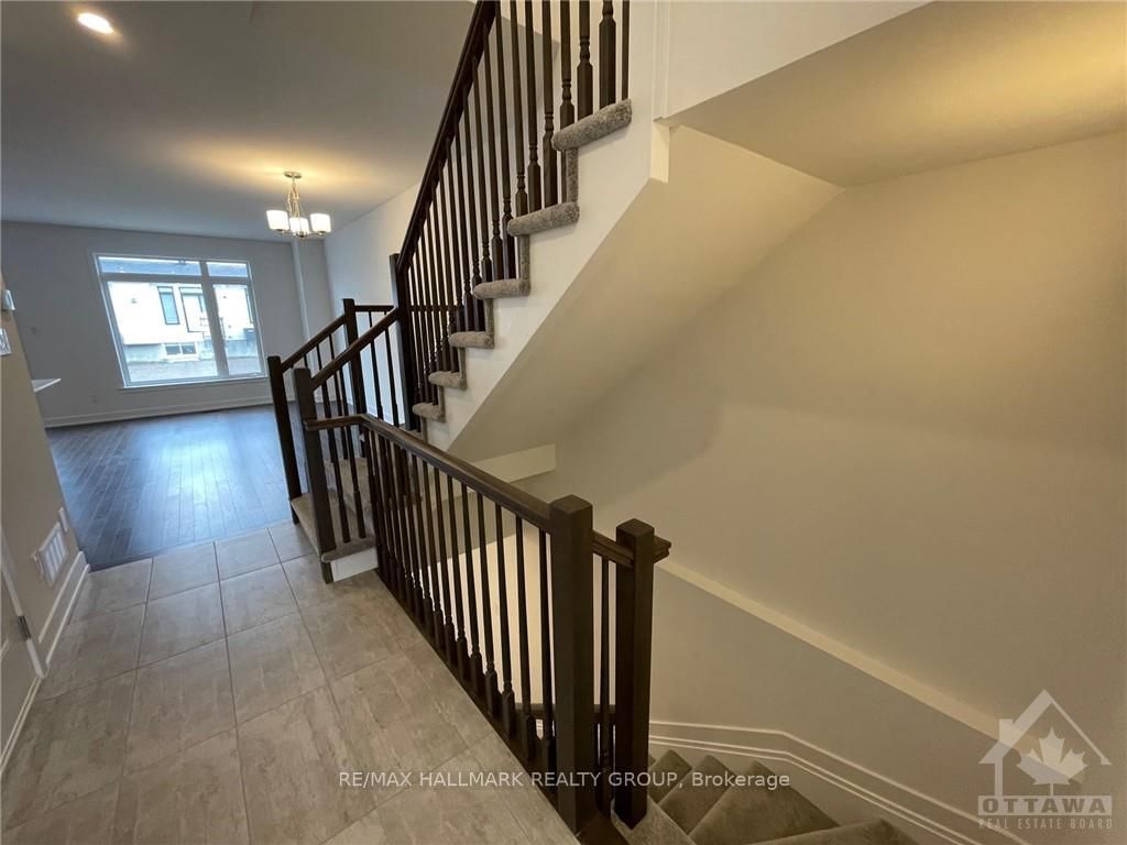 Photo 10 of 92 NETTLE Cres, Ottawa, Leitrim — HOMEH
