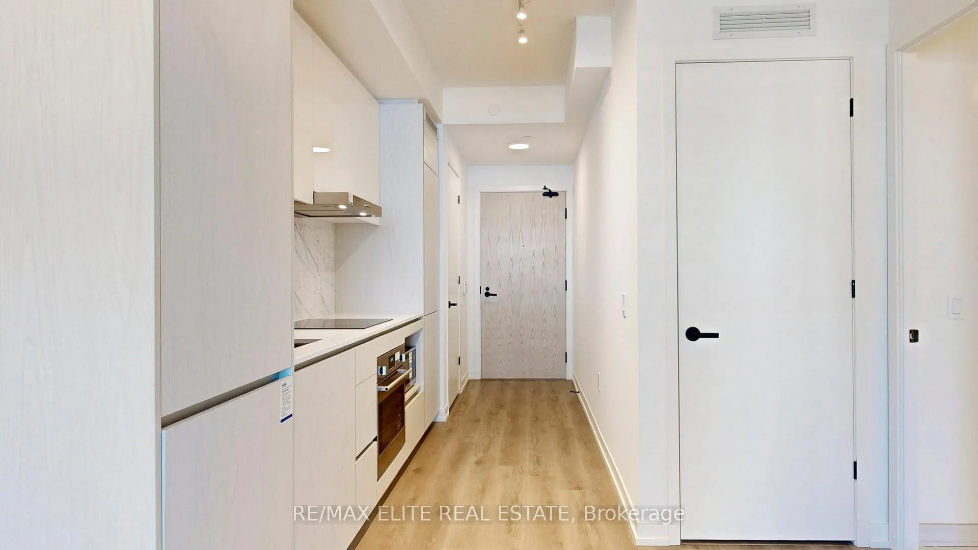 Photo 15 of Unit 520, 28 Interchange Way, Vaughan, Vaughan Corporate Centre — HOMEH