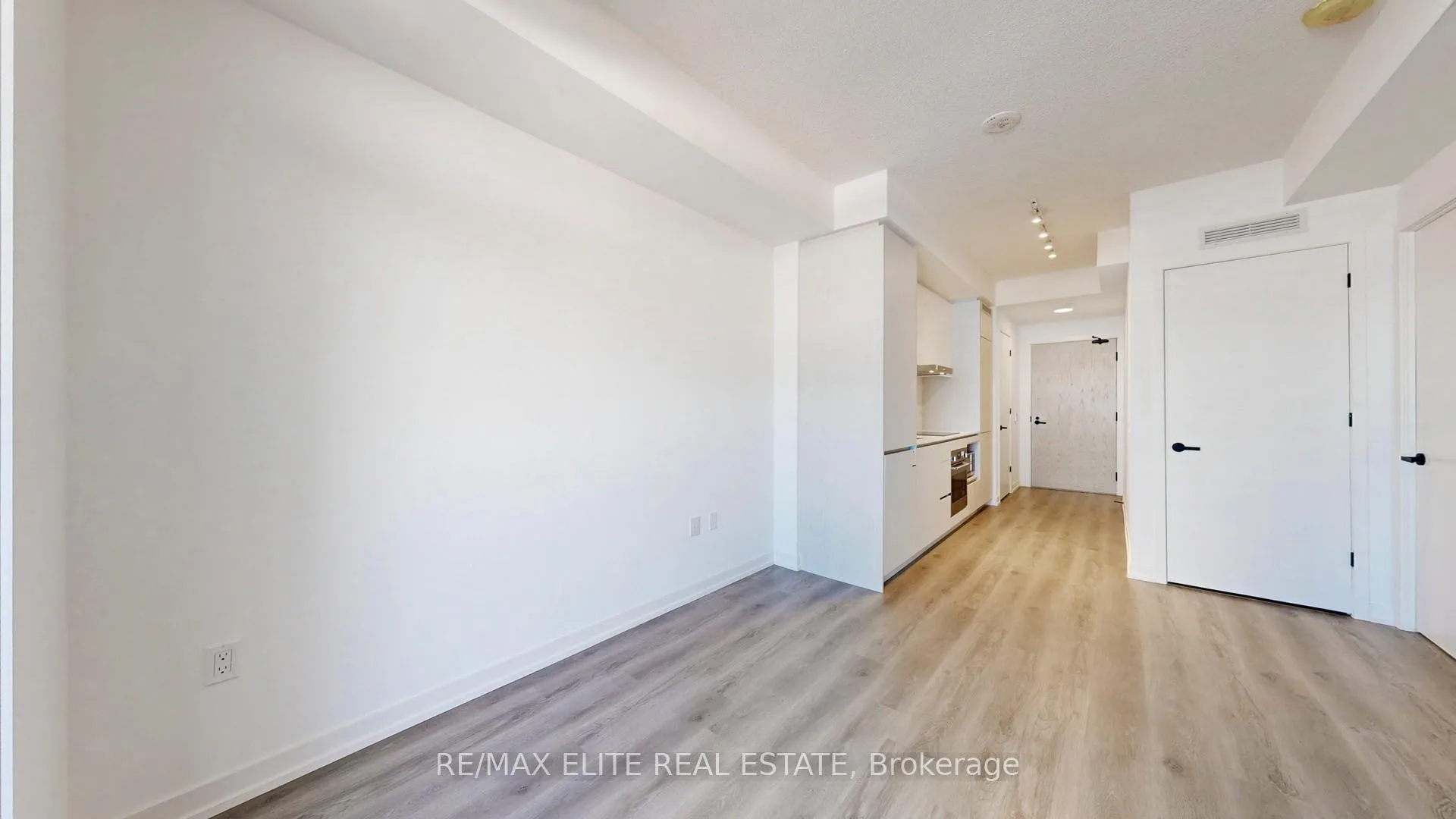 Photo 19 of Unit 520, 28 Interchange Way, Vaughan, Vaughan Corporate Centre — HOMEH