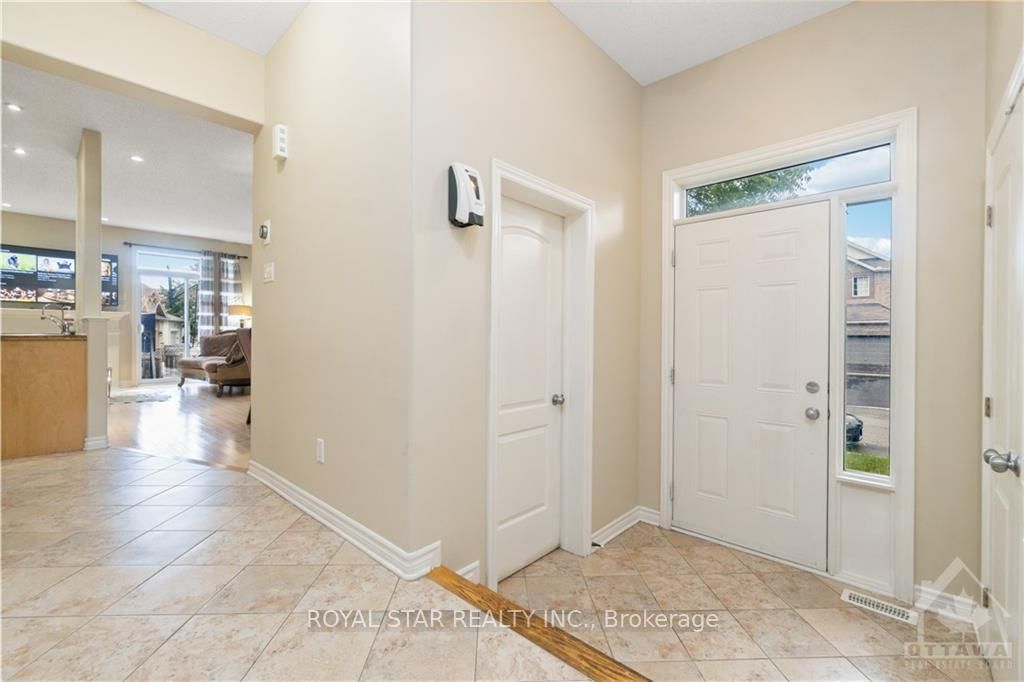 Photo 4 of 975 GOSNELL Terr, Ottawa, Fallingbrook/Gardenway South — HOMEH