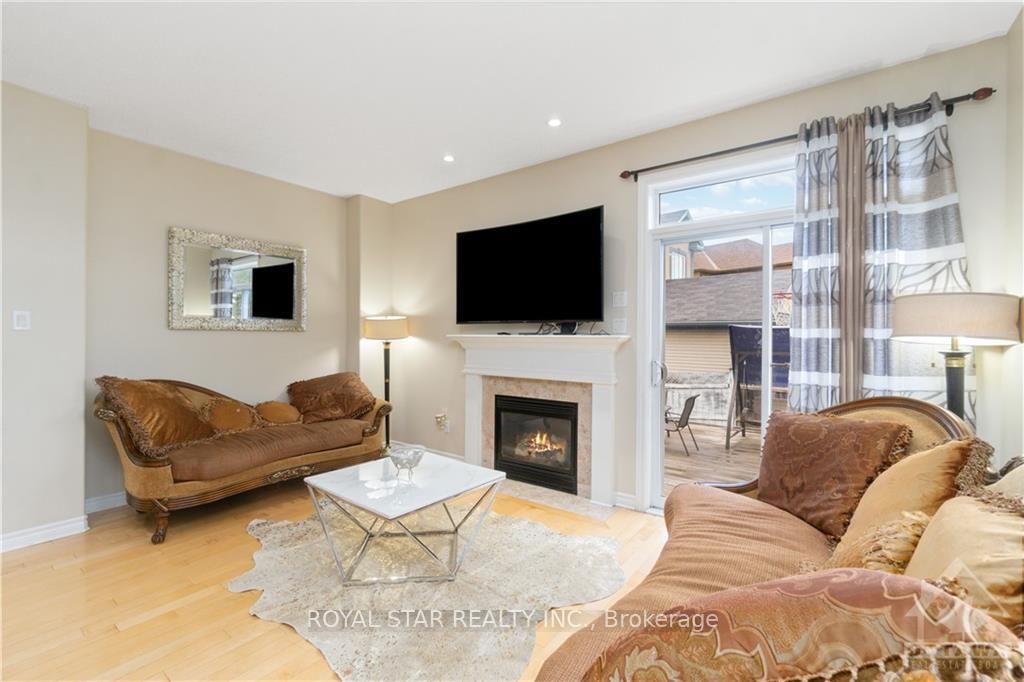 Photo 7 of 975 GOSNELL Terr, Ottawa, Fallingbrook/Gardenway South — HOMEH