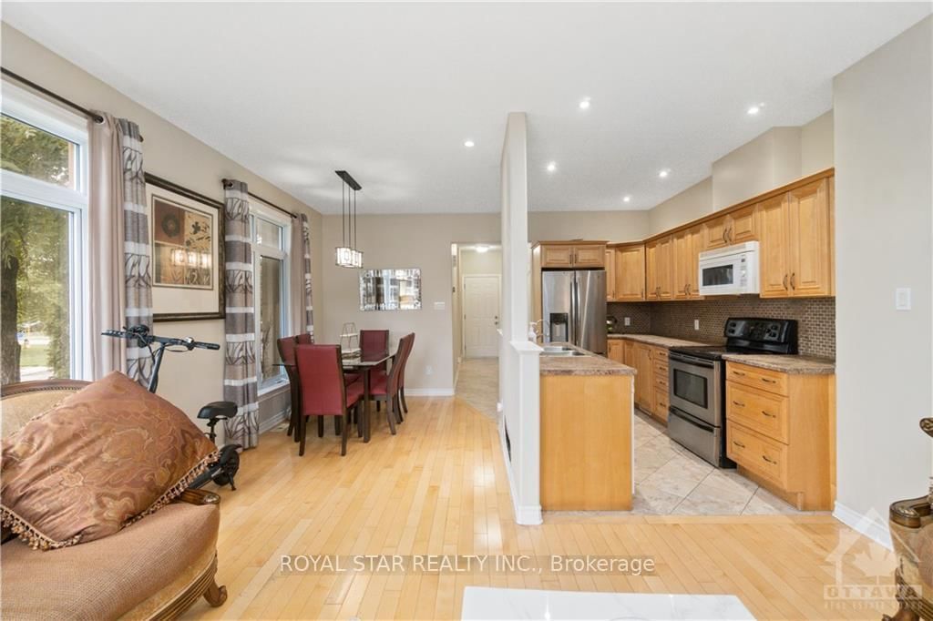 Photo 8 of 975 GOSNELL Terr, Ottawa, Fallingbrook/Gardenway South — HOMEH